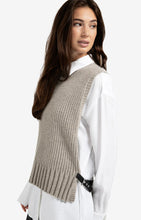 Load image into Gallery viewer, Sleeveless Buckle Sweater