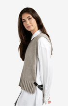Load image into Gallery viewer, Sleeveless Buckle Sweater