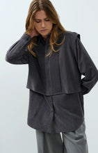 Load image into Gallery viewer, Blouse with layered gilet and pleated details -Hole Black