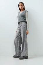 Load image into Gallery viewer, V-neck Slipover  - Grey Melange